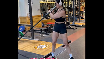 Let’s “get low “with this barbell workout to move fasttwitch muscles #fasttwitch #muscles #strongwomen #fyp #d