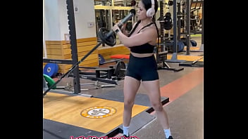 Let’s “get low “with this barbell workout to move fasttwitch muscles #fasttwitch #muscles #strongwomen #fyp #d