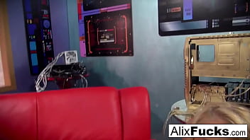 Sexy babe gives a bj