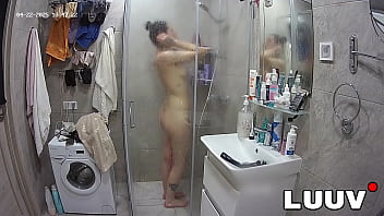 Luuv beautiful girl alice takes a shower on a amateur reality show