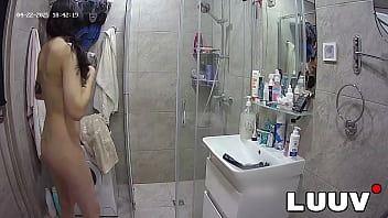 Luuv beautiful girl alice takes a shower on a amateur reality show