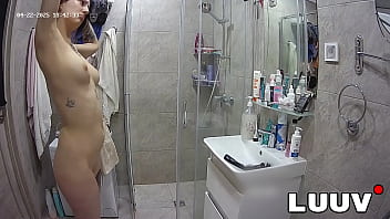 Luuv beautiful girl alice takes a shower on a amateur reality show