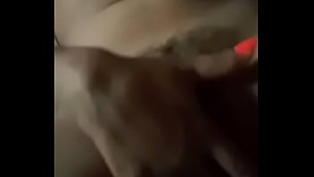 Me masturbo para mi novio