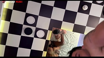 Corno pega na rola grossa e grande e coloca dentro de sua esposa para ficar toda arrombada