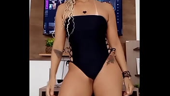 Preta de preto