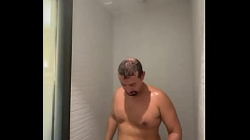 Retweete se você curte o putão barrigudo e caralhudo da pica grossa e não perde tempo não e paga logo pra gozar as