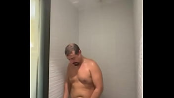 Retweete se você curte o putão barrigudo e caralhudo da pica grossa e não perde tempo não e paga logo pra gozar as