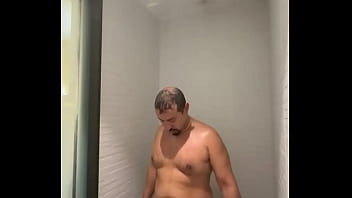 Retweete se você curte o putão barrigudo e caralhudo da pica grossa e não perde tempo não e paga logo pra gozar as