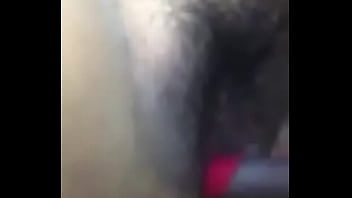 Gordita dandose placer