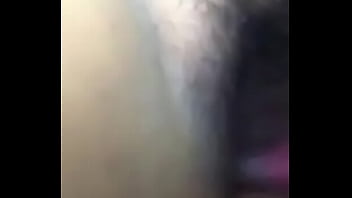 Gordita dandose placer