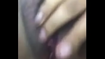 Gordita dandose placer