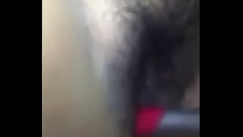 Gordita dandose placer