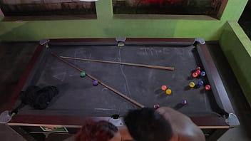 O gostoso do ed junior meteu em mim com bola e tudo em cima da mesa de bilhar
