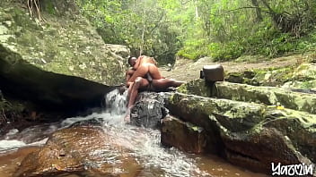Metendo gostoso na cachoeira
