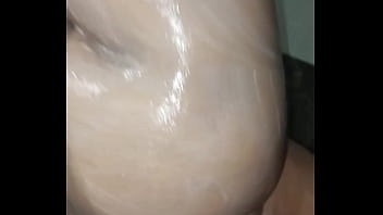 El vecino me solprende en el baño y me folla el culo