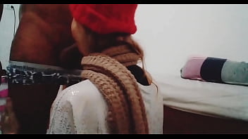 Chupando o pau grande e grosso do gesseiro