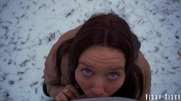 Slutty girlfriend relaxes my fat cock in snowy winter park