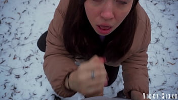 Slutty girlfriend relaxes my fat cock in snowy winter park