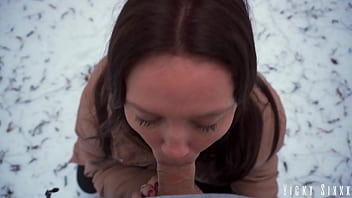 Slutty girlfriend relaxes my fat cock in snowy winter park