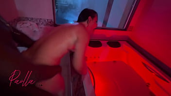 Negão fodedor que sabe comer casada tem preferência pelo marido manso e pela hotwife completo no red