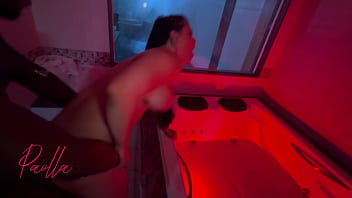 Negão fodedor que sabe comer casada tem preferência pelo marido manso e pela hotwife completo no red