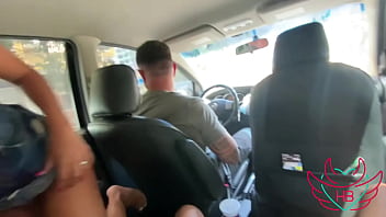 Casada me chupou com o marido no volante