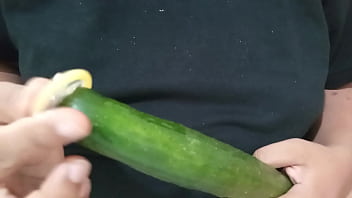 Milf gorda bbw se introduce un pepino por la panocha