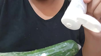 Milf gorda bbw se introduce un pepino por la panocha