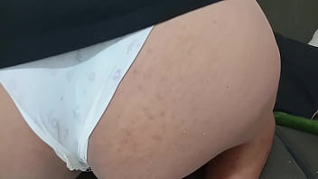 Milf gorda bbw se introduce un pepino por la panocha