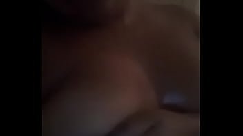 Novinha se masturbando no banho