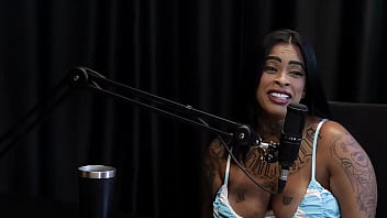 Mama senta ou passa os homens que ela definiu mediu a bunda da morena gostosa e precisa fazer terapia porquê marcelly melo watch sheer red