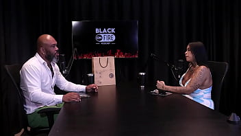 Mama senta ou passa os homens que ela definiu mediu a bunda da morena gostosa e precisa fazer terapia porquê marcelly melo watch sheer red