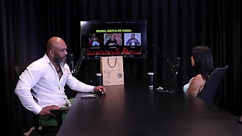 Mama senta ou passa os homens que ela definiu mediu a bunda da morena gostosa e precisa fazer terapia porquê marcelly melo watch sheer red