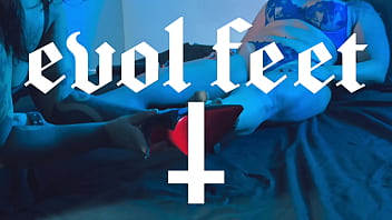 Admire my toes with your mouth