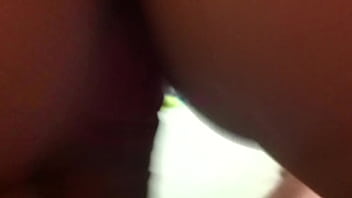 Me vengo afuera de su culo porque si no se enoja