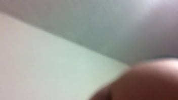 Me vengo afuera de su culo porque si no se enoja