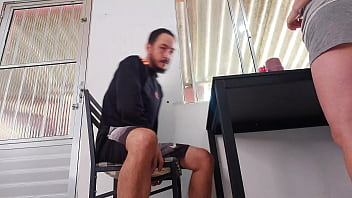 Enteada senta no meu colo com sua bunda perfeita para tomar café Enteada senta no meu colo com sua bunda perfeita para tomar café