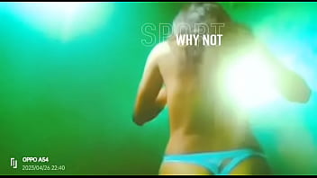 Buscando exhibirse y ser la más vista