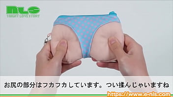 ふかふかでキュートなお尻型パスケース。小物入れもついています。