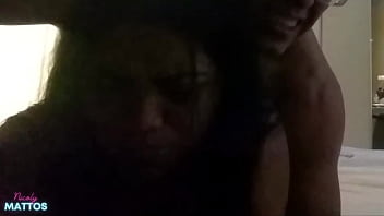 Mamando e sentando pro meu corninho ver