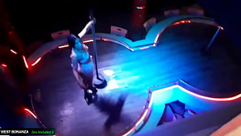 Eating pussy in d j booth #1 i suck her pussy before her dance