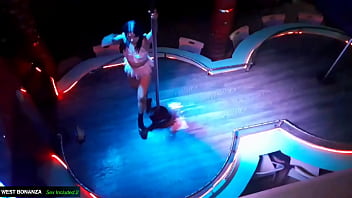 Eating pussy in d j booth #1 i suck her pussy before her dance