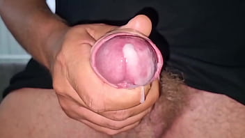 Amatoriali sborrate fatte in casa seghe e gemiti omaggio di sperma a volontà da un cazzo bello grosso