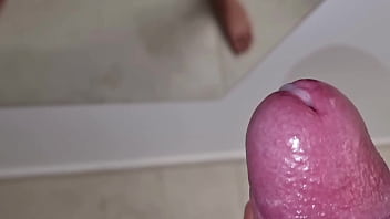 Amatoriali sborrate fatte in casa seghe e gemiti omaggio di sperma a volontà da un cazzo bello grosso