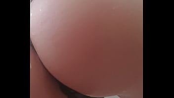 Veve si sprchuje zadeček