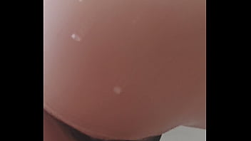 Veve si sprchuje zadeček