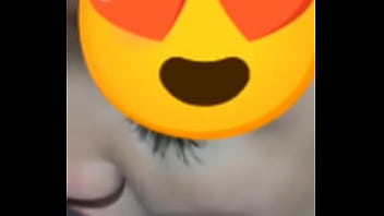 O executivo mandou ela ajoelhar e mijou na boca como se fosse dele