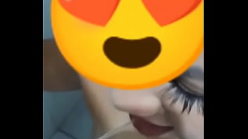 O executivo mandou ela ajoelhar e mijou na boca como se fosse dele