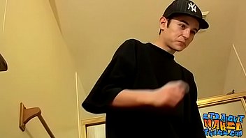 Amateur Straightie Shaves Before Wanking thumbnail