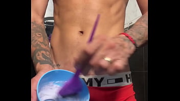 Novinho Famoso Do Tik Tok Dotado Mostra Rola Enquanto Enquanto Pinta A Barba Completo No Premium thumbnail